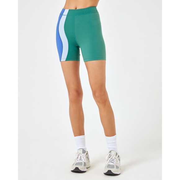 L*SPACE Make Waves Active Wear Shorts in Cypress M - Picture 1 of 5